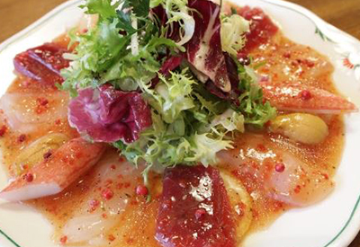 お品書きは仕入れ次第の新鮮なお料理